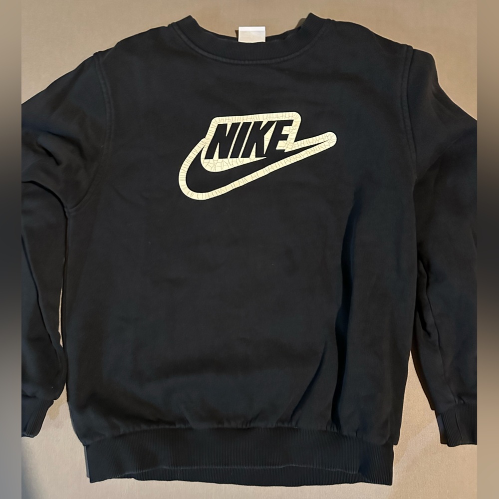 Nike crew neck sweatshirt. Size YL.